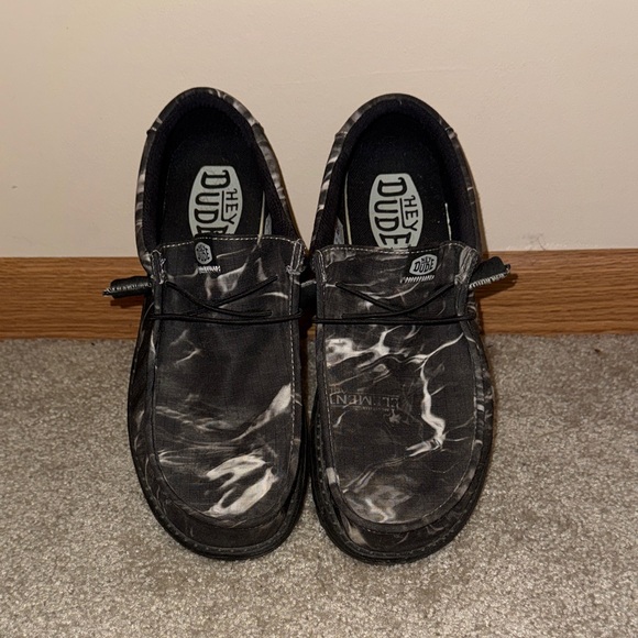 Men’s Hey Dude Charcoal and White Marble Loafers - Picture 2 of 6